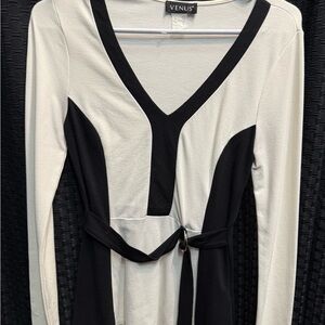VENUS Monochrome Long Sleeve Top